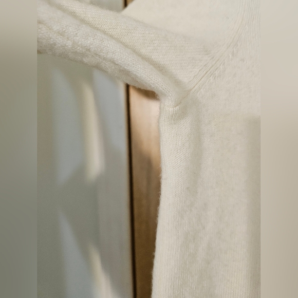 Quince Cashmere Cream Ivory White V-Neck Women's Sweater Size Medium - Picture 3 of 7
